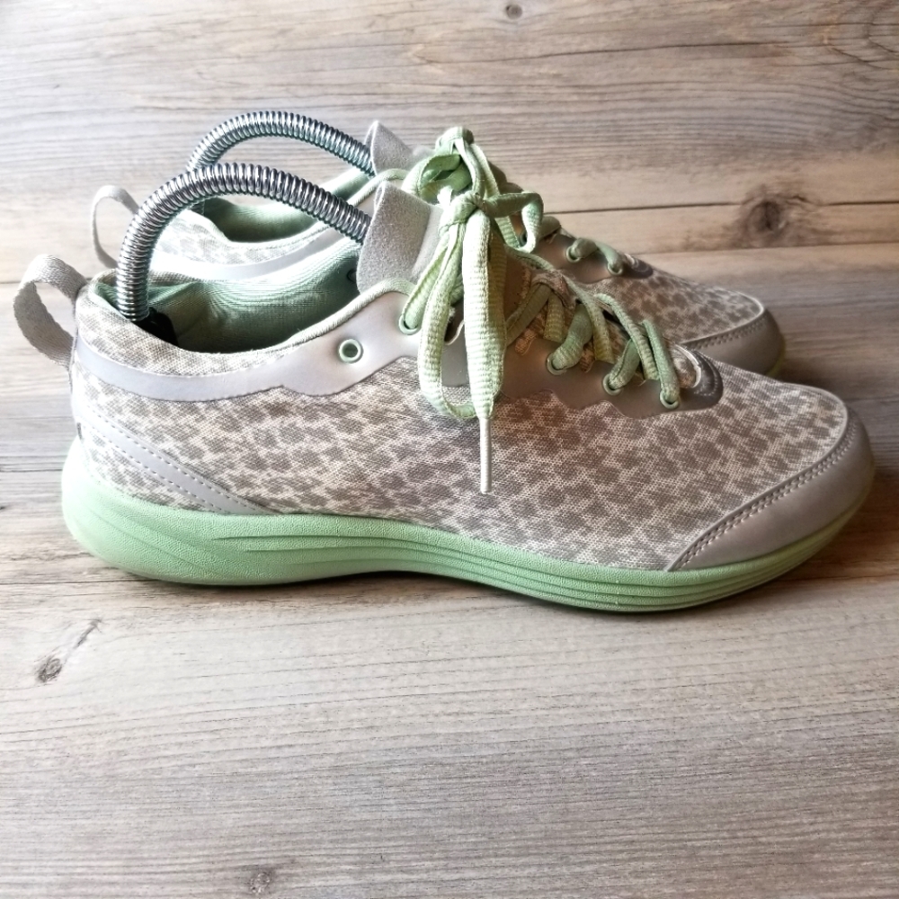 Vionic Orthotic Python Print Breathable Mesh Lace Up Sneakers